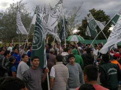 C�rdoba: acusan al kirchnerismo de no actuar en el conflicto de camioneros