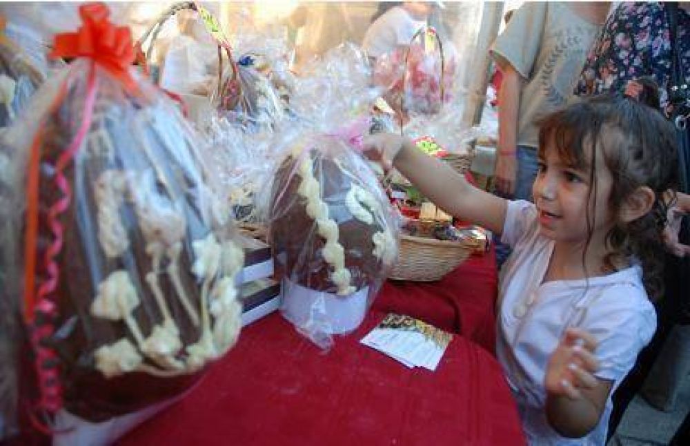 Plaza Moreno vivi� una jornada ba�ada en chocolate