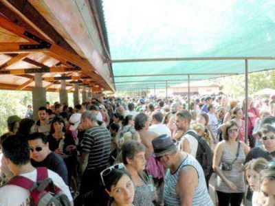 R�cord absoluto: m�s de 13 mil turistas ingresaron a Cataratas