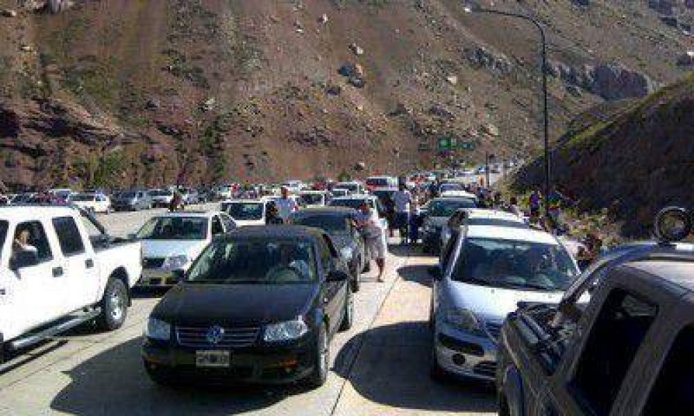 M�s de 6 mil personas cruzaron desde Mendoza hacia Chile este s�bado