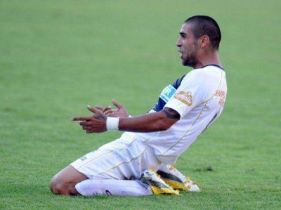 El traje de patr�n le calza a la medida a Rosario Central, puntero de la B Nacional