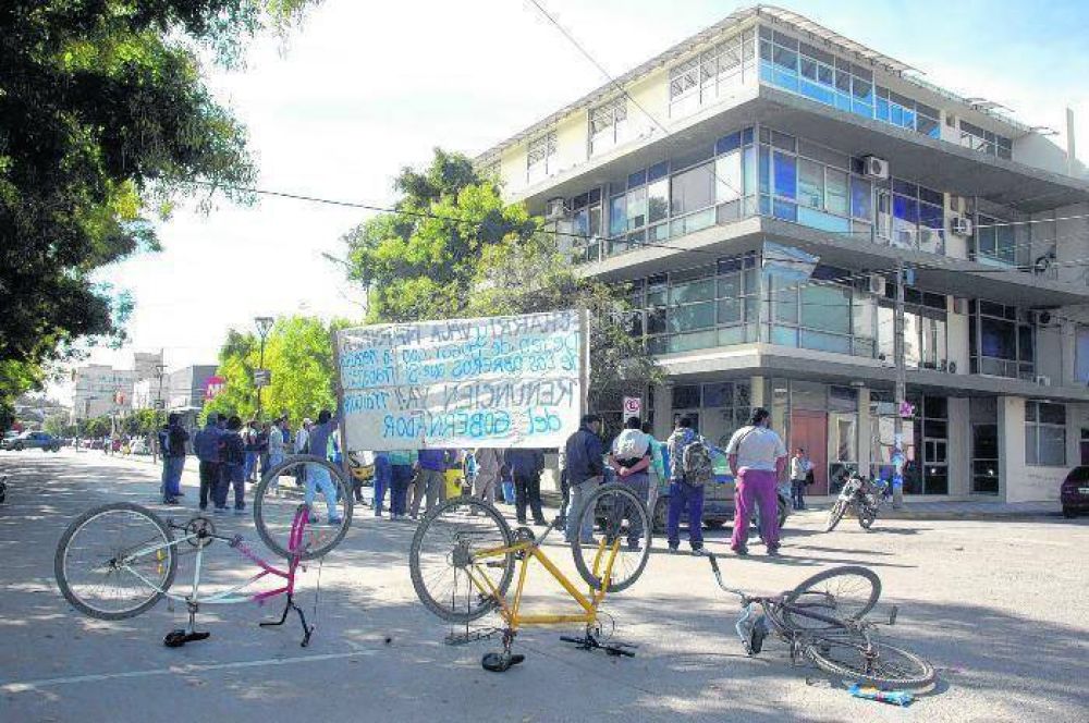 Uocra toma distancia del gobierno y apunta a las empresas