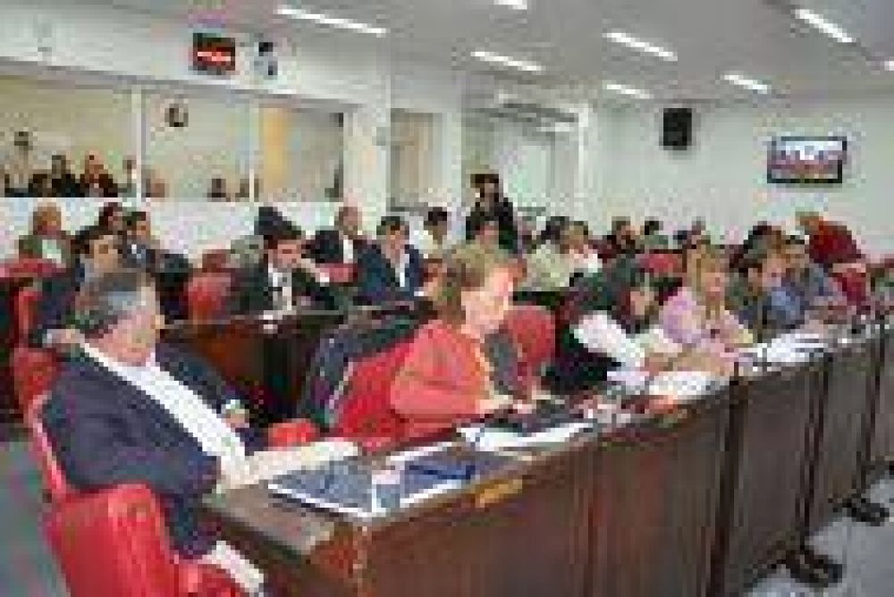 Diputados no opinaron del incremento de la planta mientras sindicalistas reclaman un debate serio