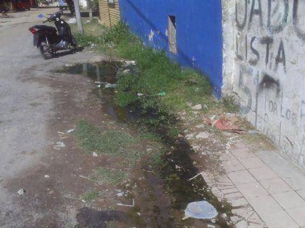 Cloaca con p�rdidas y demanda vecinal sin respuesta