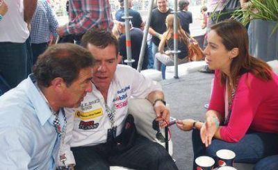 Lalo Ramos junto a Mar�a Eugenia Vidal en la fiesta automovil�stica de Buenos Aires