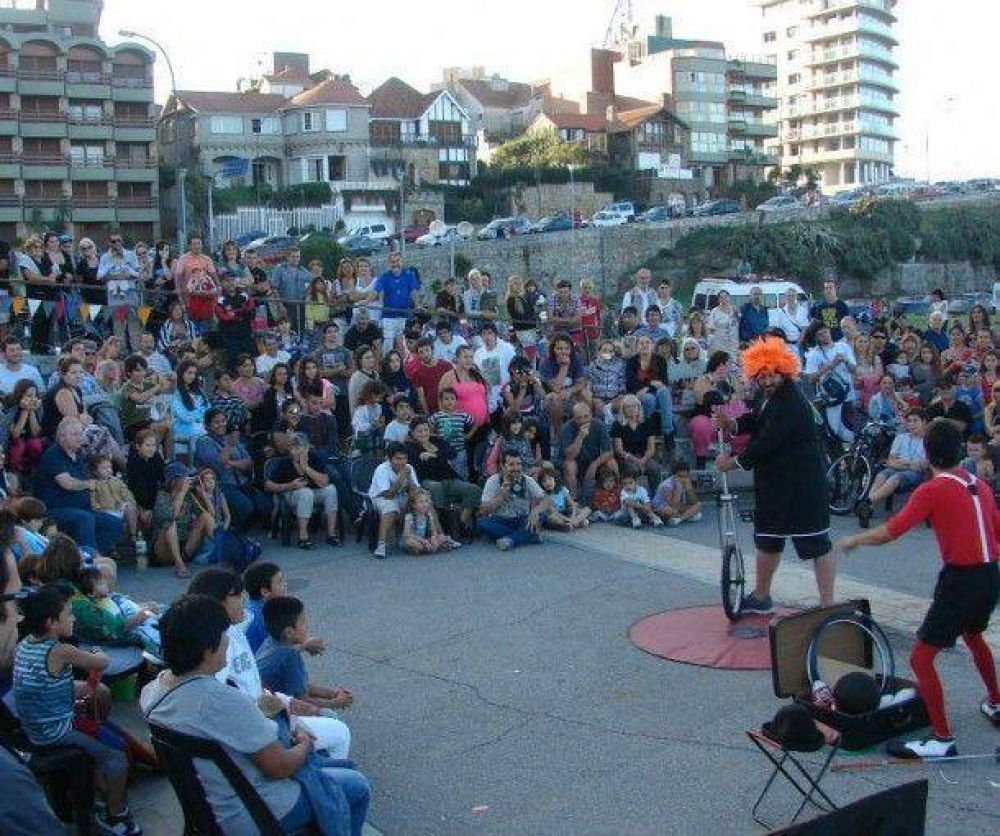 Hazmereir contin�a regalando sonrisas a todo p�blico en Punta Iglesia