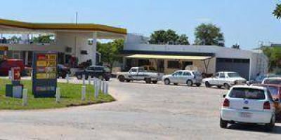 Clorinda: Largas filas para cargar combustible