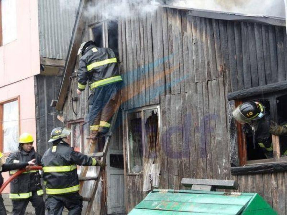 Incendio de un inquilinato dej� nueve familias en la calle