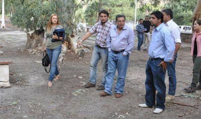 Constatan trabajos de limpieza y desmalezamiento en el Balneario Los Sauces