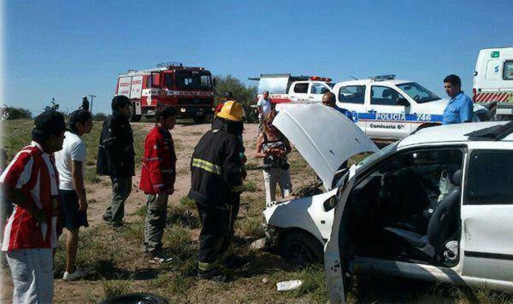 Mujeres perdieron el control del auto y terminaron el banquina