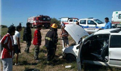 Mujeres perdieron el control del auto y terminaron el banquina