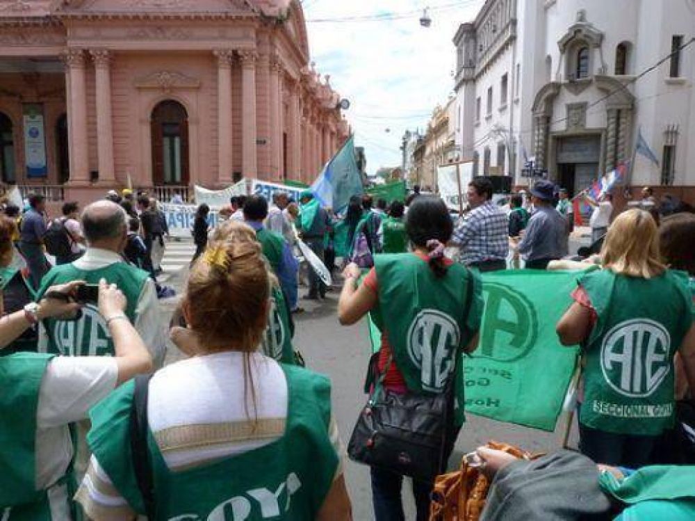 Estatales alistan marcha por condiciones edilicias