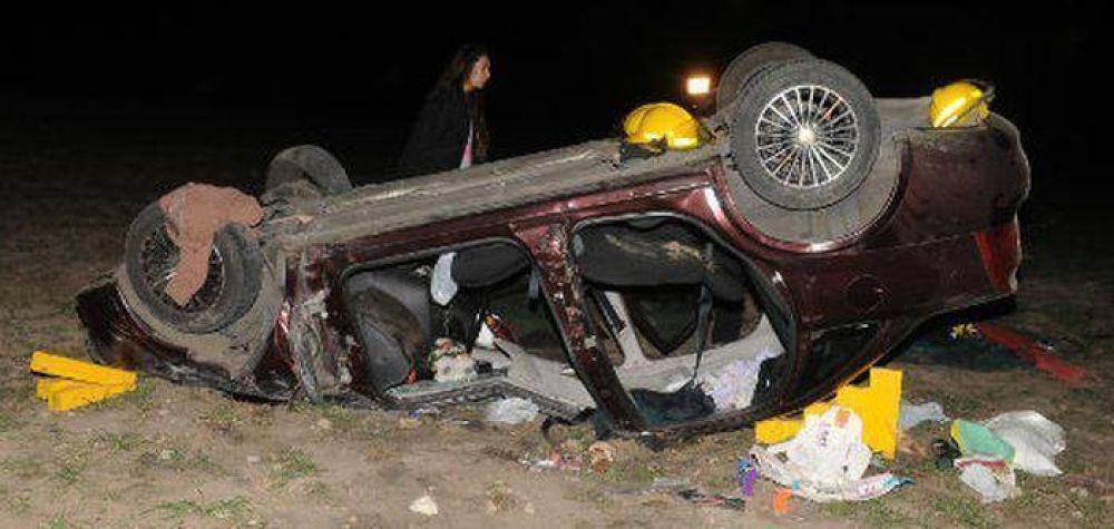 Espectacular vuelco en la ruta 33 dej� dos personas heridas