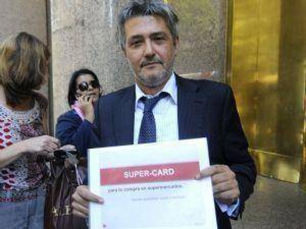 Los santiague�os podr�n acceder a la �Supercard�