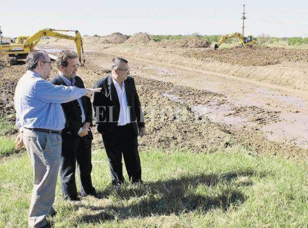 Contin�an las obras de protecci�n contra inundaciones en Coronda