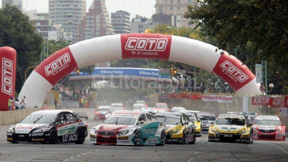 El santafesino Facundo Ardusso, con Fiat, gan� la carrera en el circuito callejero