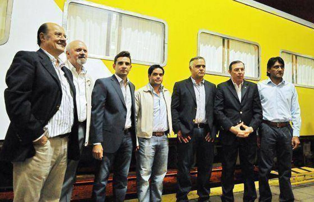 Con m�s de 350 pasajeros parti� el Tren a las Nubes
