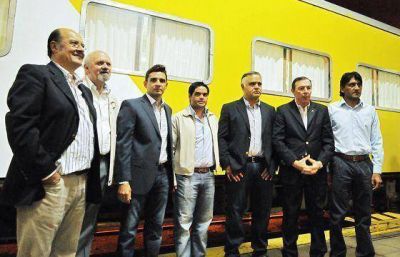 Con m�s de 350 pasajeros parti� el Tren a las Nubes