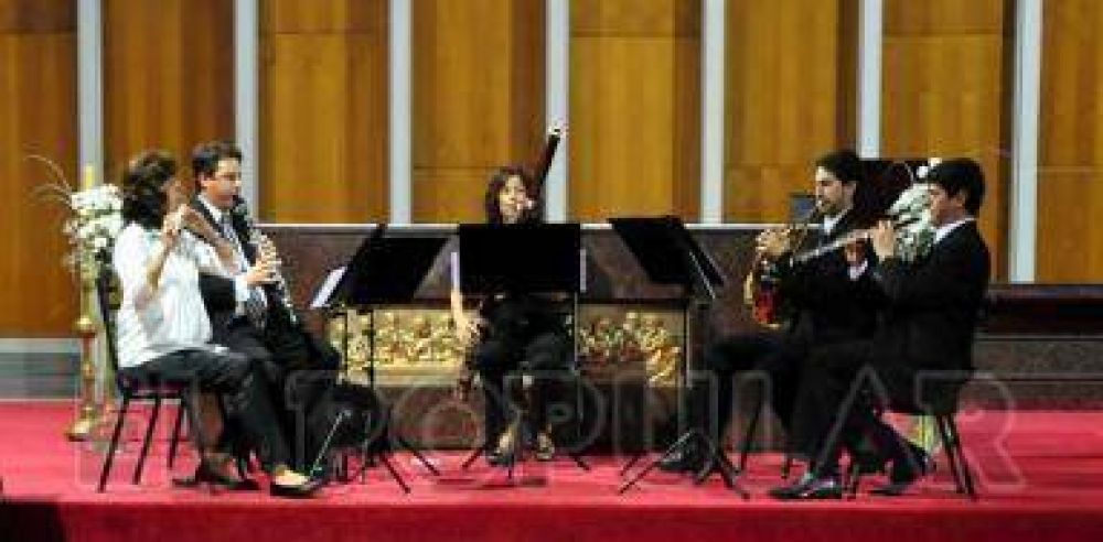 El quinteto Vientos de Olavarr�a se present� en la iglesia San Jos�