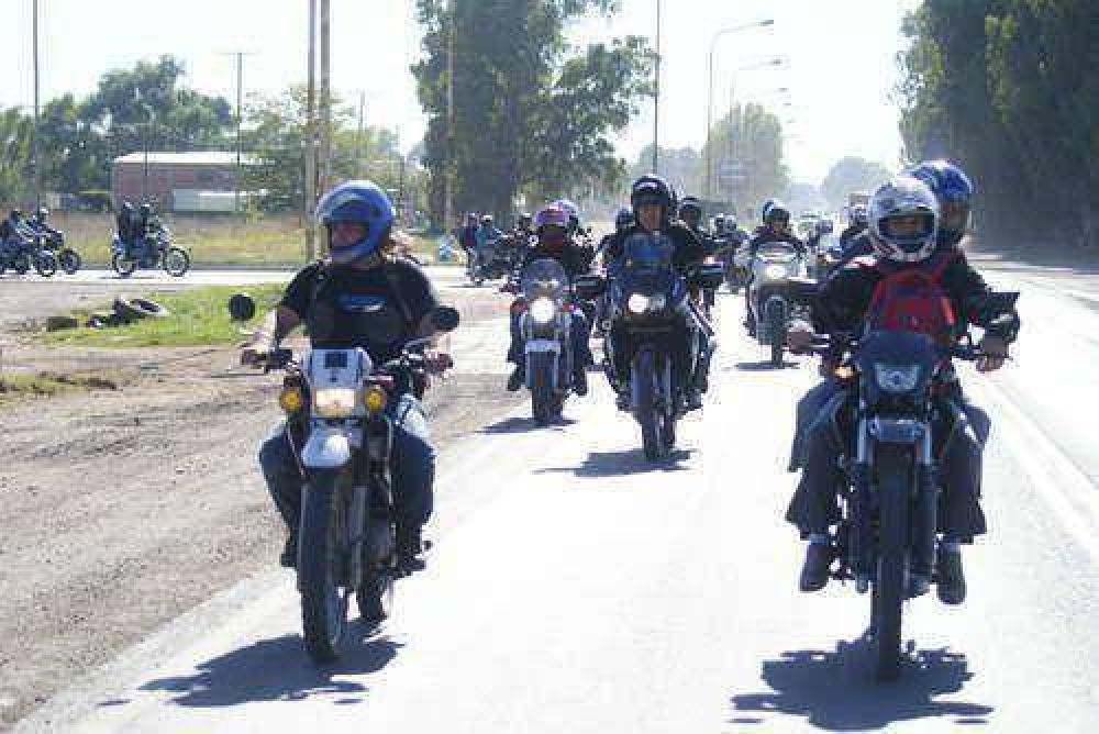 AYER: Se puso fin a la XXIV edici�n del Encuentro de Motos de Azul