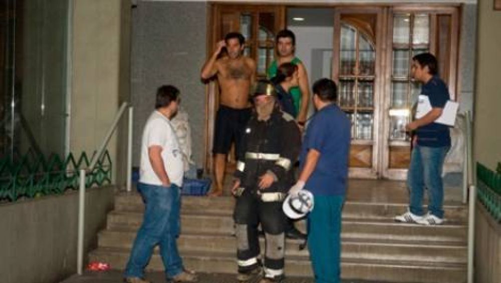 Asesinan a una mujer a pu�aladas e incendian su departamento