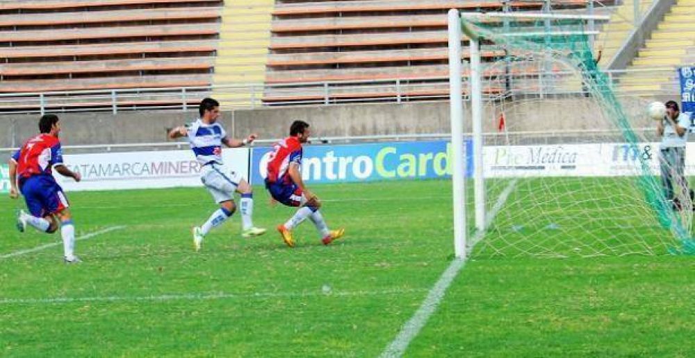 Gran triunfo �Santo� que clasific� junto a Policial