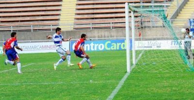 Gran triunfo �Santo� que clasific� junto a Policial