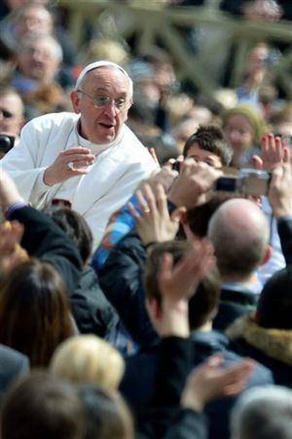 En su primera Pascua como papa, Francisco llam� a la paz en Siria y Corea