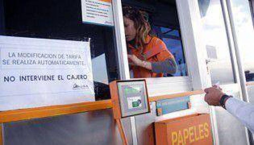 Duras cr�ticas al aumento en las autopistas porte�as