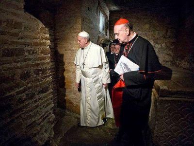 Francisco visit� la tumba de San Pedro