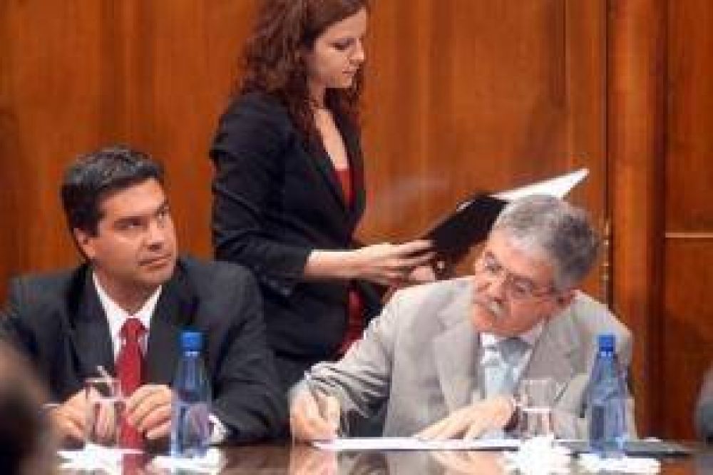 Capitanich fue invitado por Casa Rosada para el lanzamiento de las obras del Plan "M�s Cerca"