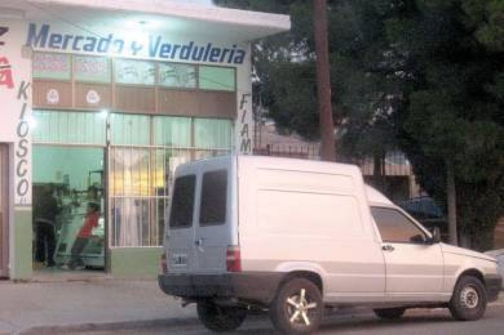 Trelew: menores asaltan a almacenera y a punta de pistola le roban la recaudaci�n