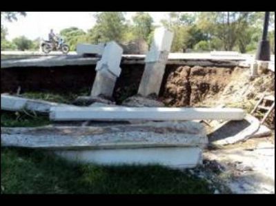 Se desmoron� parte de la vereda de la Costanera Nueva de Concordia