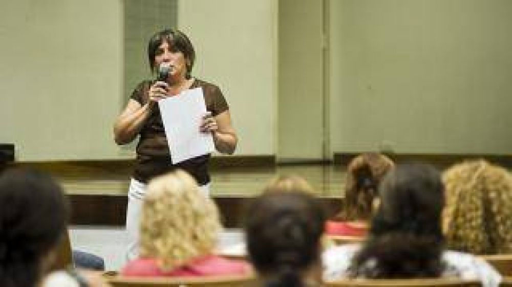Contin�an capacitaciones para bibliotecarios