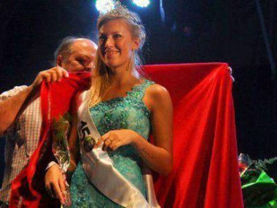 Eligieron a la Reina Vitalicia de Col�n: Palito Ortega brill� en el escenario 