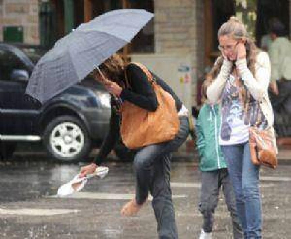 Rige el alerta para Santiago, por probables tormentas fuertes