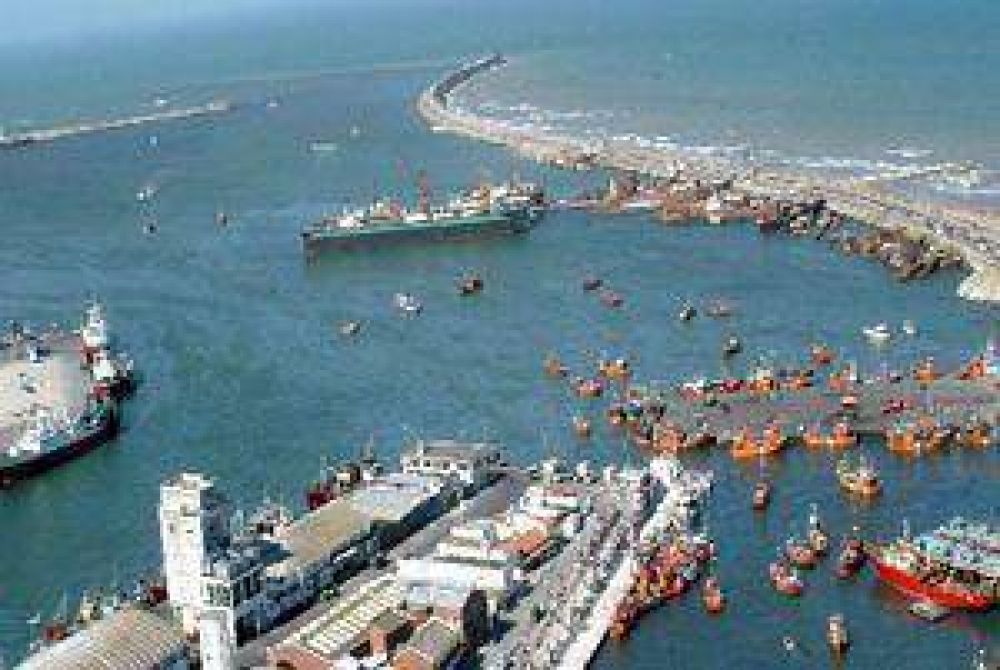 El dragado del puerto sigue esperando