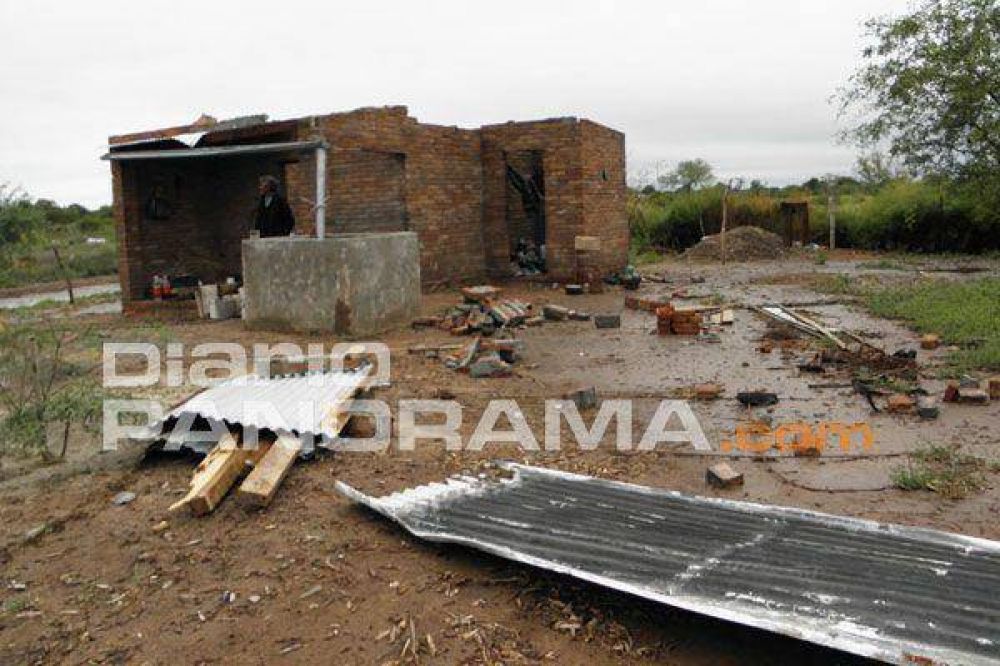 Temporal de viento y granizo ocasion� da�os en Ica�o