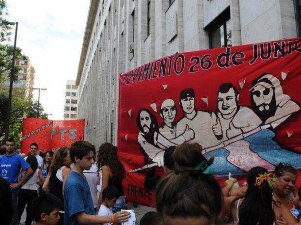 A quince meses del triple crimen de villa Moreno, preparan una marcha a Tribunales provinciales