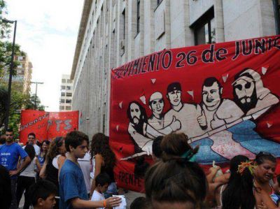 A quince meses del triple crimen de villa Moreno, preparan una marcha a Tribunales provinciales