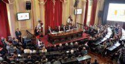 Sesiones Ordinarias: Discursos, militantes y amenaza de bomba