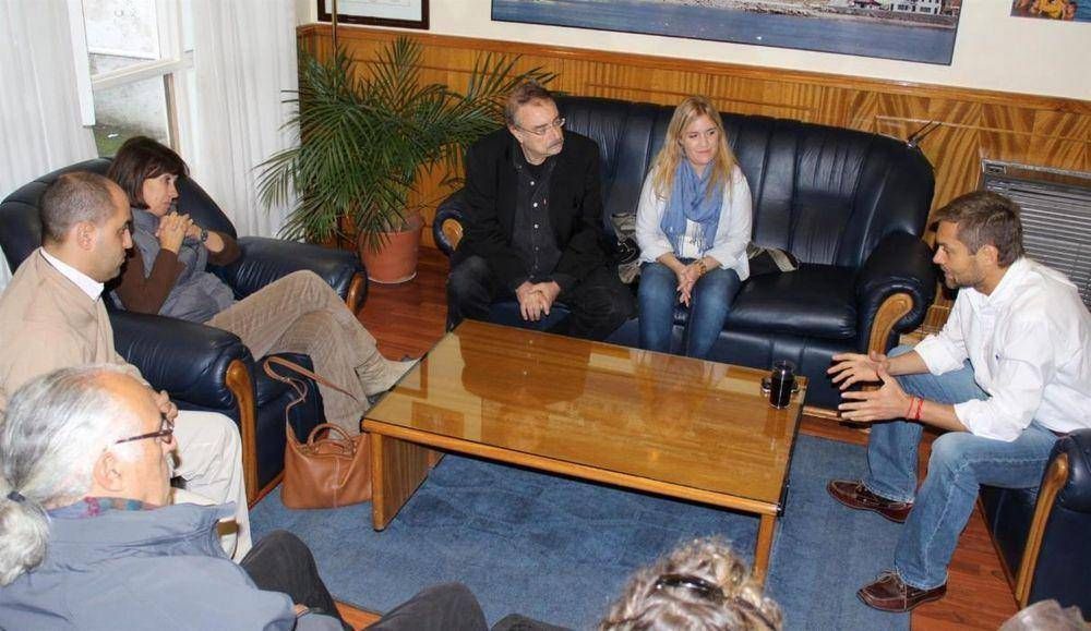Sciurano recibi� a expositores del �Seminario Malvinas�
