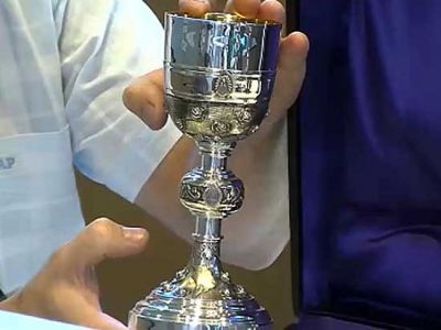 El orfebre Pallarols incluy� a Olavarr�a para cincelar el c�liz del Papa Francisco