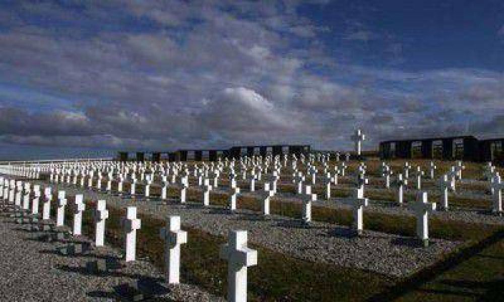 Mendoza realiza la vigilia por los Ca�dos en Malvinas y el martes se har� un acto
