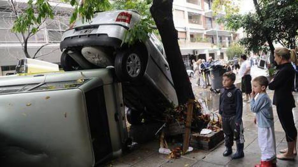 Seis muertos en Capital y dos en el Gran Buenos Aires por la tormenta