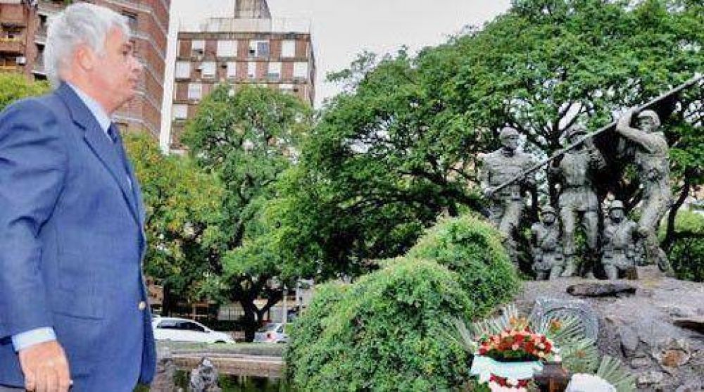 Para evitar silbidos de ex combatientes, De la Sota no fue al acto oficial de Oliva