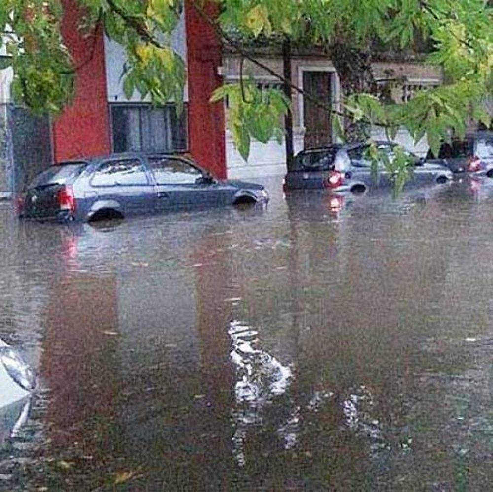 Por las lluvias, hay calles inundadas en los barrios de Saavedra, Palermo, Belgrano y Villa Urquiza