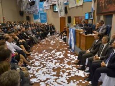 El gobernador Poggi anunci� el env�o de 26 proyectos de ley