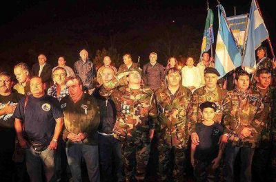Emotiva vigilia en Tigre en homenaje a los ca�dos en la guerra de Malvinas