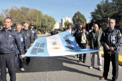Homenaje al primer conscripto de infanter�a que perdi� la vida en las Islas